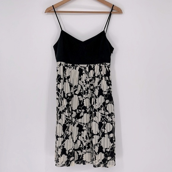 BCBGMaxazria Black & White Floral Woven Silk Dress Size 4 - Picture 4 of 16